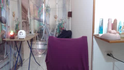 Snapshot of curly_greeneyed chatting on February 26, 2026, 7:24 pm Vannesa online show from February 26, 2026, 7:24 pm