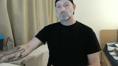 Snapshot of curman85 chatting on December 9, 2024, 11:56 pm Curman85 online show from December 9, 2024, 11:56 pm