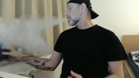 Snapshot of curman85 chatting on December 17, 2024, 12:34 am Curman85 online show from December 17, 2024, 12:34 am