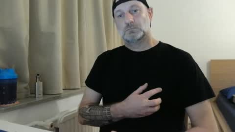 Snapshot of curman85 chatting on December 27, 2024, 6:46 am Curman85 online show from December 27, 2024, 6:46 am