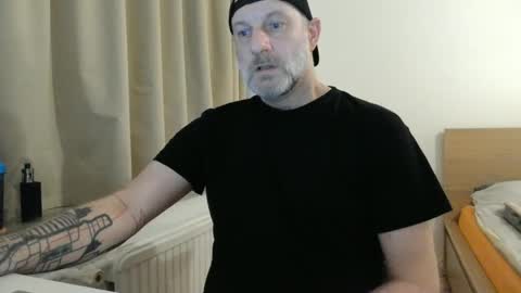 Snapshot of curman85 chatting on February 3, 2025, 11:36 pm Curman85 online show from February 3, 2025, 11:36 pm