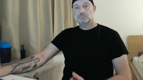 Snapshot of curman85 chatting on September 16, 2025, 10:44 pm Curman85 online show from September 16, 2025, 10:44 pm