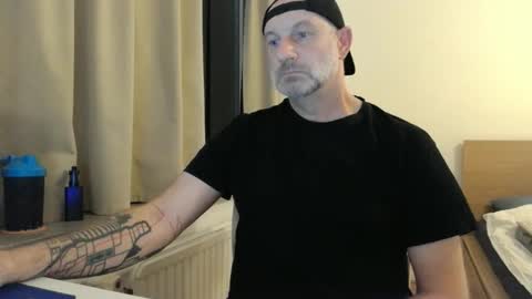 Snapshot of curman85 chatting on October 5, 2025, 10:40 pm Curman85 online show from October 5, 2025, 10:40 pm