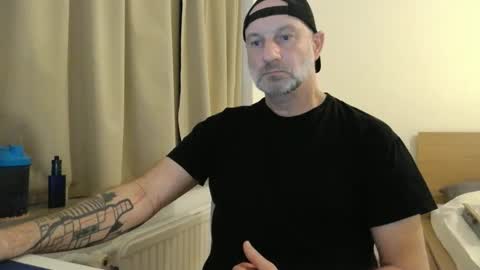 Snapshot of curman85 chatting on October 10, 2025, 10:42 pm Curman85 online show from October 10, 2025, 10:42 pm