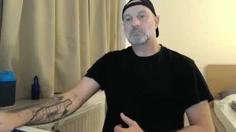 Snapshot of curman85 chatting on October 12, 2025, 10:09 pm Curman85 online show from October 12, 2025, 10:09 pm