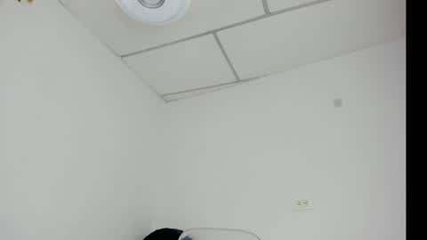 curvylatinaa_ online show from April 24, 2026, 9:06 pm