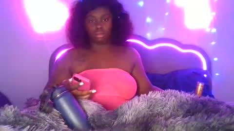 Snapshot of curvyychocolate chatting on February 18, 2025, 6:47 pm curvyychocolate online show from February 18, 2025, 6:47 pm