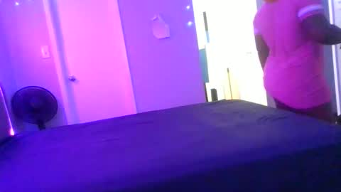 Snapshot of curvyychocolate chatting on March 10, 2025, 6:56 pm curvyychocolate online show from March 10, 2025, 6:56 pm