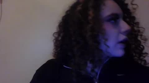 curvyyus online show from February 15, 2026, 2:47 pm