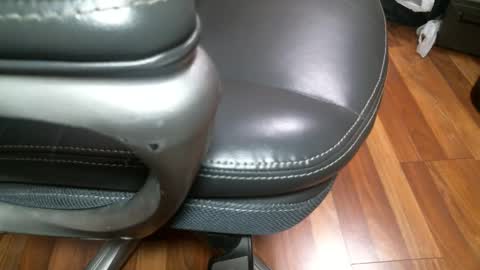 Snapshot of cutandwaxed2 chatting on February 24, 2026, 1:31 pm BI SMOOTH MATURE SUB online show from February 24, 2026, 1:31 pm