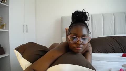 Snapshot of cute_ass18 chatting on March 8, 2025, 11:48 am Liya online show from March 8, 2025, 11:48 am