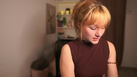 Snapshot of cute_brutality chatting on November 24, 2025, 8:19 pm Coco online show from November 24, 2025, 8:19 pm