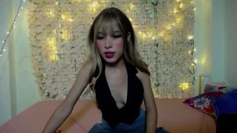 Snapshot of cute_cherry12 chatting on January 11, 2026, 3:11 am yummi online show from January 11, 2026, 3:11 am