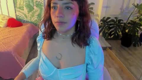 Sofa  online show from January 6, 2026, 8:01 pm