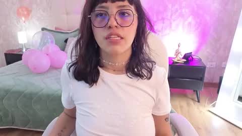 Sofa  online show from February 20, 2026, 7:58 pm