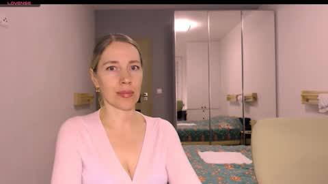 cute_lion_ online show from February 6, 2026, 4:10 pm