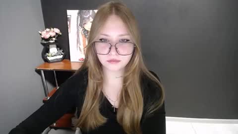 Veronica online show from November 3, 2025, 7:20 am