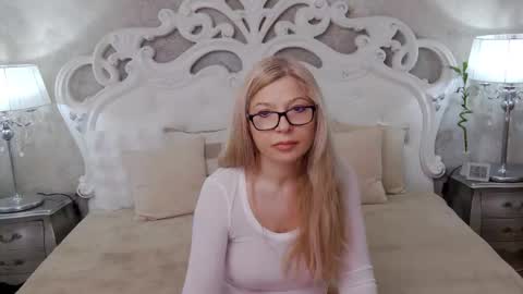 cuteangelina18 online show from February 26, 2026, 11:09 am