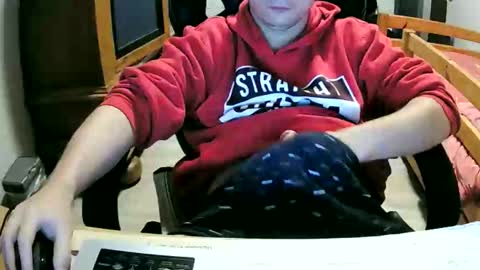 Snapshot of cuteboy090 chatting on October 21, 2025, 2:07 pm Cuteboy090 online show from October 21, 2025, 2:07 pm