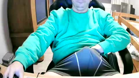 Cuteboy090 online show from December 3, 2025, 2:59 pm