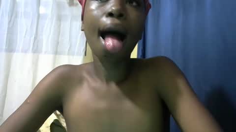 Snapshot of cutebrownie1998 chatting on February 22, 2025, 1:24 pm VALLARY online show from February 22, 2025, 1:24 pm