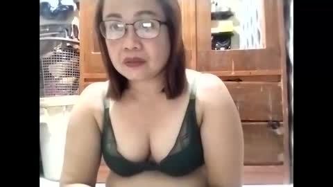 Snapshot of cutechey06 chatting on February 1, 2026, 11:31 am Sky online show from February 1, 2026, 11:31 am