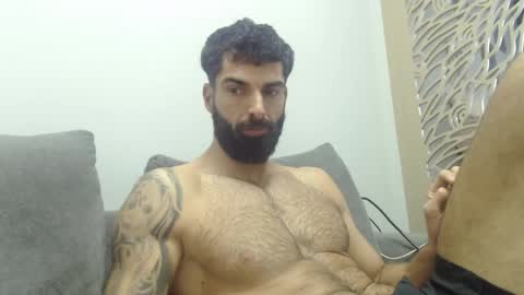 cuteeboy online show from November 30, 2025, 9:13 am