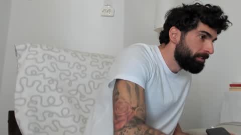 cuteeboy online show from March 19, 2026, 10:08 am