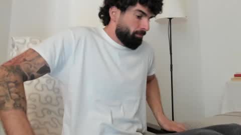 Snapshot of cuteeboy chatting on April 23, 2026, 12:29 pm cuteeboy online show from April 23, 2026, 12:29 pm
