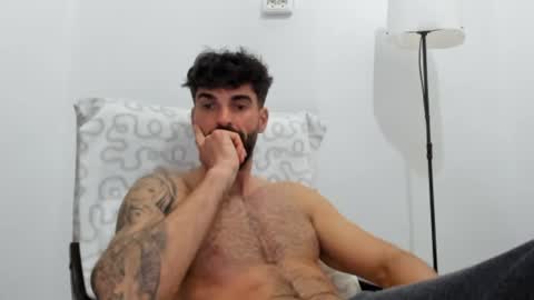 Snapshot of cuteeboy chatting on May 18, 2026, 5:52 pm cuteeboy online show from May 18, 2026, 5:52 pm