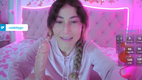 Snapshot of cuteee_kitty chatting on April 8, 2026, 1:33 pm Kitty online show from April 8, 2026, 1:33 pm