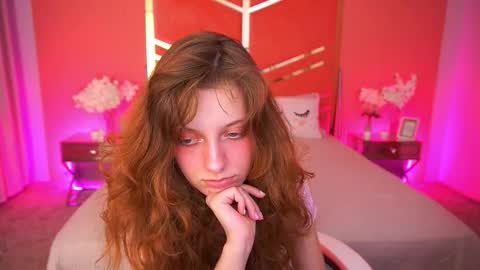 Foxy online show from November 25, 2025, 3:01 pm