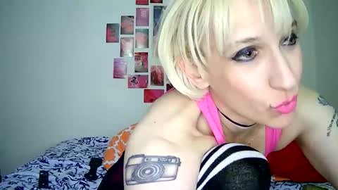 Snapshot of cutefemme chatting on May 7, 2026, 12:38 am Bella online show from May 7, 2026, 12:38 am
