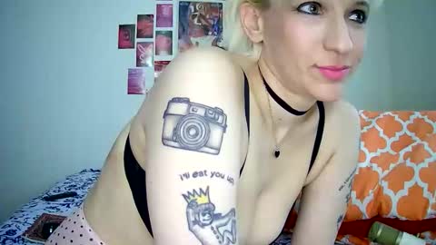 Snapshot of cutefemme chatting on May 7, 2026, 8:58 pm Bella online show from May 7, 2026, 8:58 pm