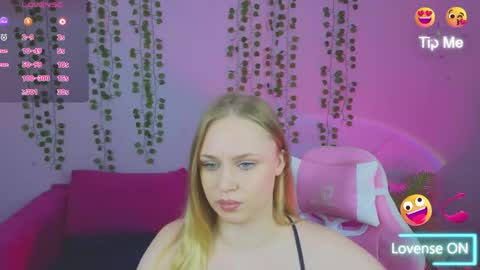 Amyy online show from April 24, 2026, 1:19 am