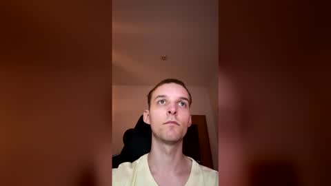 Snapshot of cuteguyy2001 chatting on April 16, 2026, 7:25 pm cuteguyy2001 online show from April 16, 2026, 7:25 pm