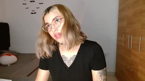 Snapshot of cuteisabella_a chatting on January 10, 2026, 5:37 pm isabella online show from January 10, 2026, 5:37 pm