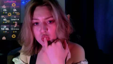 cutepie33 online show from September 26, 2025, 1:37 pm