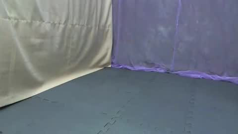 Snapshot of cutetinyasian143_ chatting on October 15, 2025, 4:01 am cutetinyasian143_ online show from October 15, 2025, 4:01 am