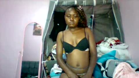 cutezola online show from November 24, 2025, 4:34 am