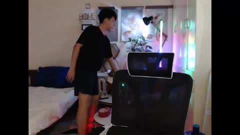 Neil Taylor online show from December 2, 2025, 1:17 pm