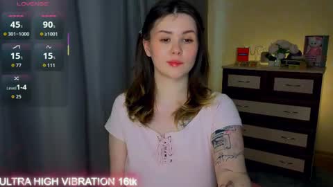 Snapshot of cutie_mili chatting on June 14, 2026, 11:01 am mili online show from June 14, 2026, 11:01 am