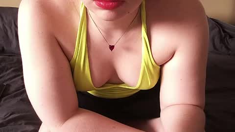cutie_peach online show from May 17, 2026, 11:39 am