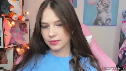 Snapshot of cutierori chatting on December 13, 2024, 3:05 am Rori  Instagram cutierori  online show from December 13, 2024, 3:05 am