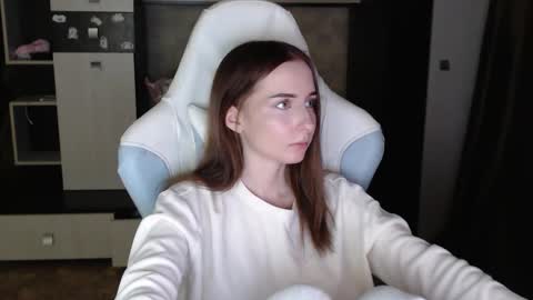 Cutti Crystal online show from October 27, 2025, 6:12 pm