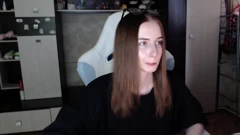 Cutti Crystal online show from November 11, 2025, 2:44 am