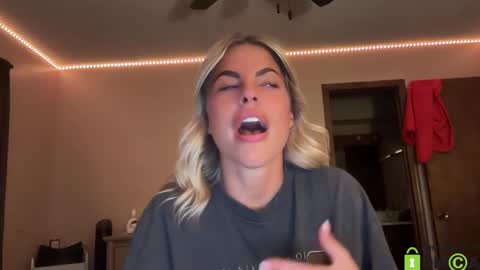 Snapshot of cxbraj chatting on February 19, 2026, 2:40 am cxbraj online show from February 19, 2026, 2:40 am