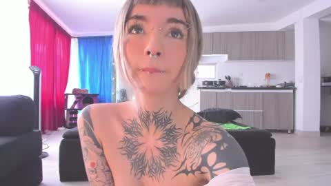 Snapshot of cyberia____________________ chatting on June 26, 2026, 6:23 pm cel I am independent Help me reach 200 thumbs up uwu online show from June 26, 2026, 6:23 pm