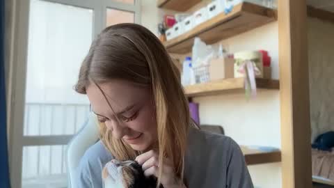 Im Emi streaming with my friend Reyna today online show from April 16, 2026, 1:56 pm