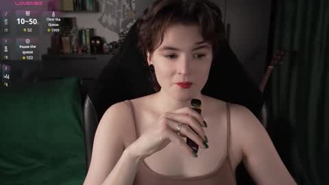 Helen Blossom online show from December 18, 2025, 1:39 pm